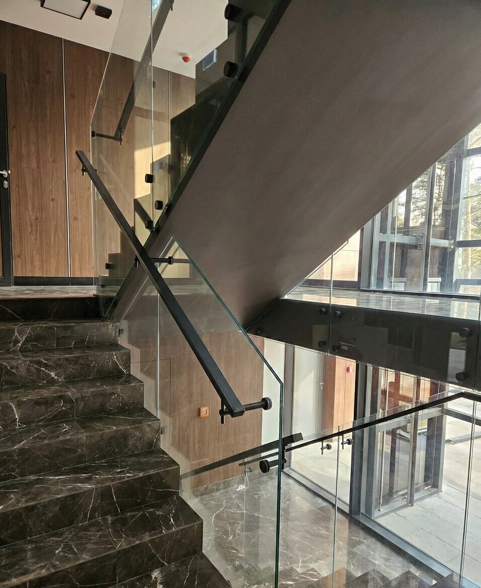 Balustrada schodowa samo nośna