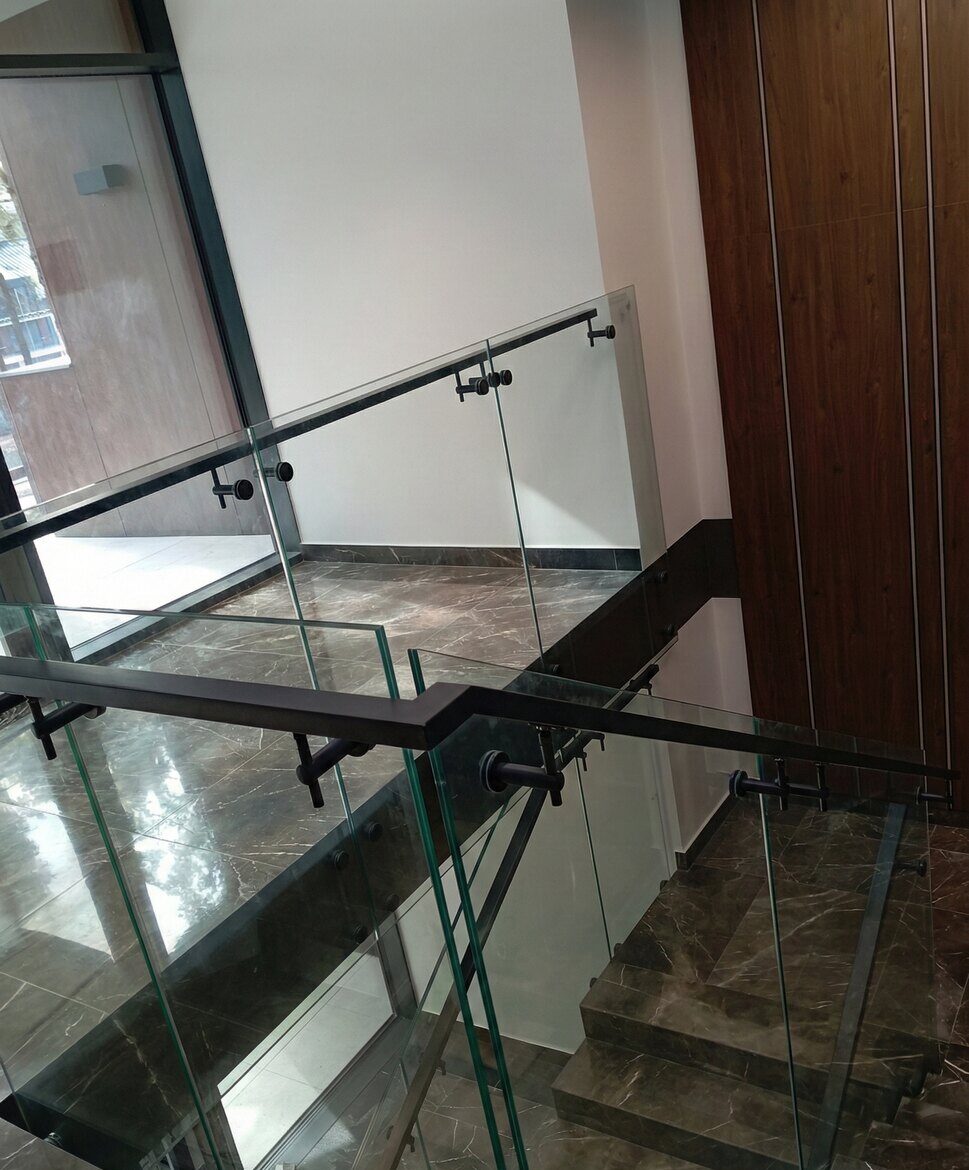 Balustrady schodowe samo nośne