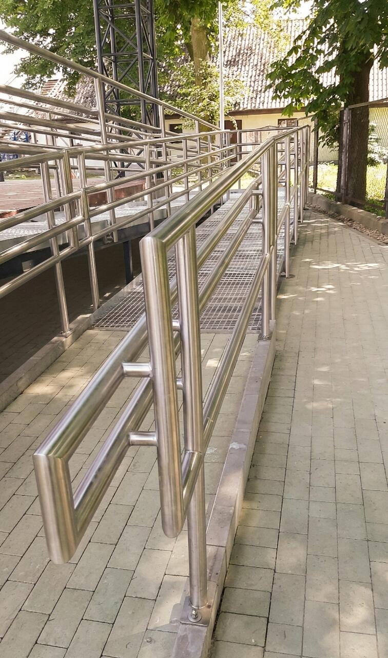 Podjazd dla niepełnosprawnych