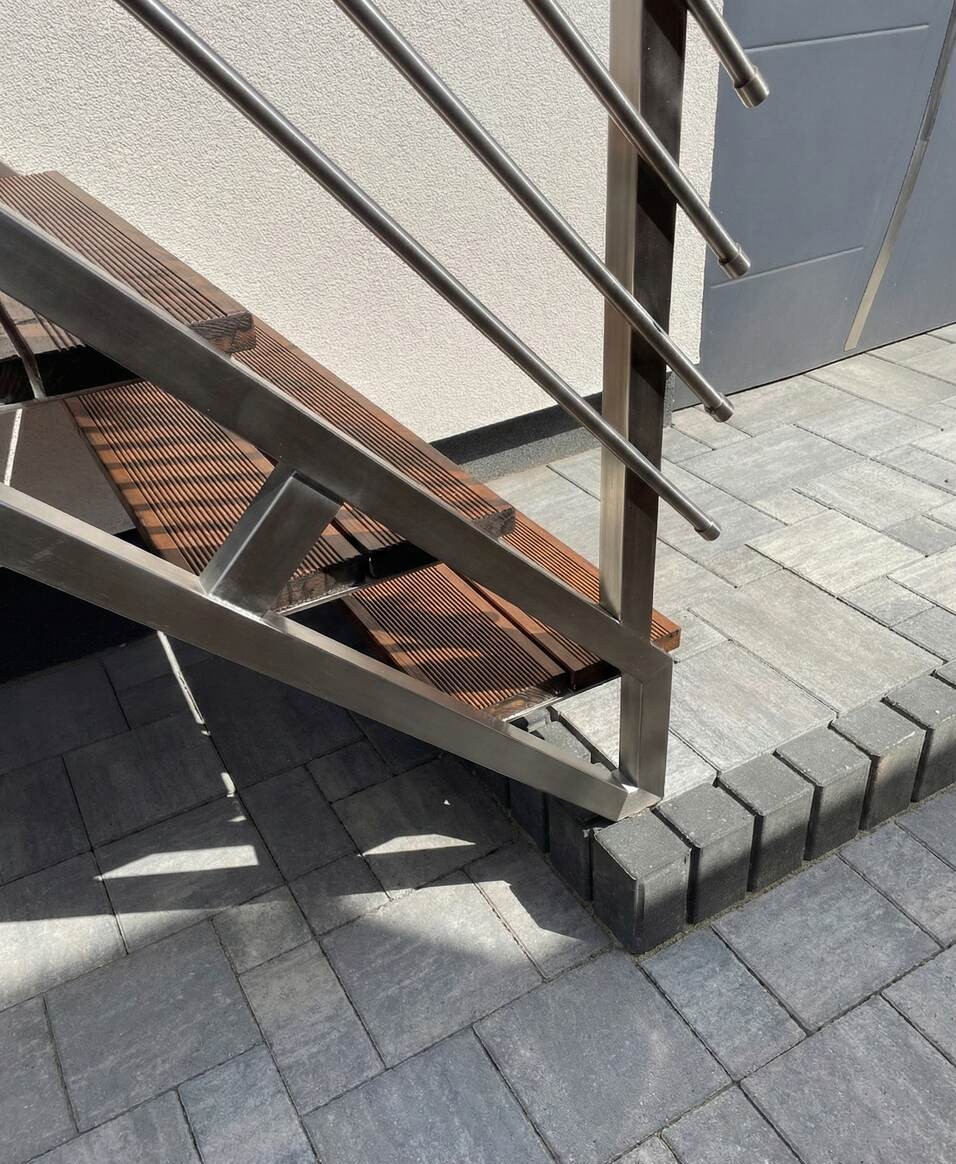 Schody ze stali nierdzewnej
